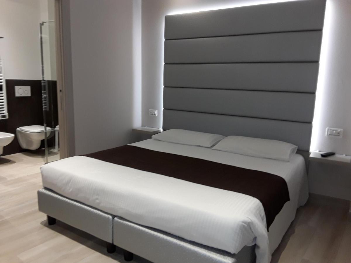 Hotel Danieli La Castellana Lago Di Garda Brenzone sul Garda Exteriör bild