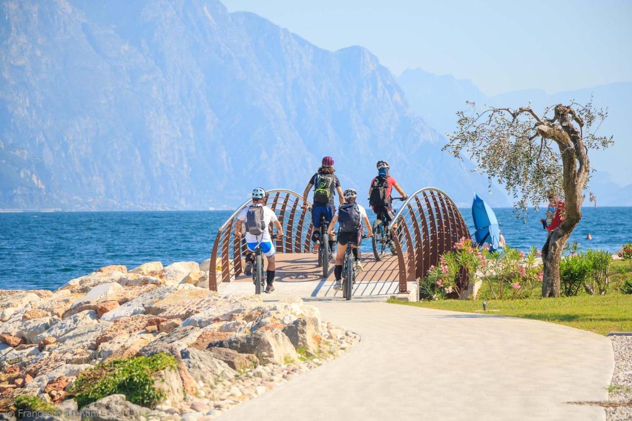 Hotel Danieli La Castellana Lago Di Garda Brenzone sul Garda Exteriör bild