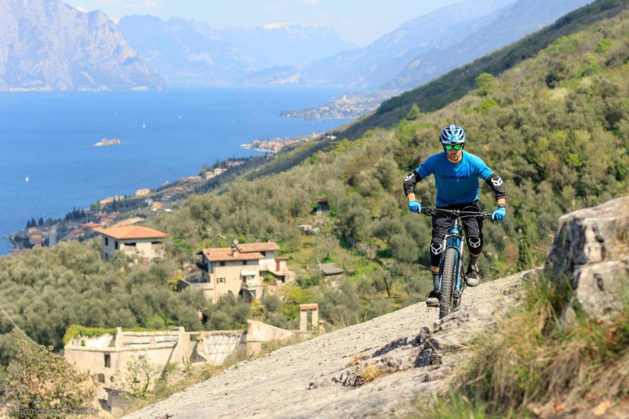 Hotel Danieli La Castellana Lago Di Garda Brenzone sul Garda Exteriör bild