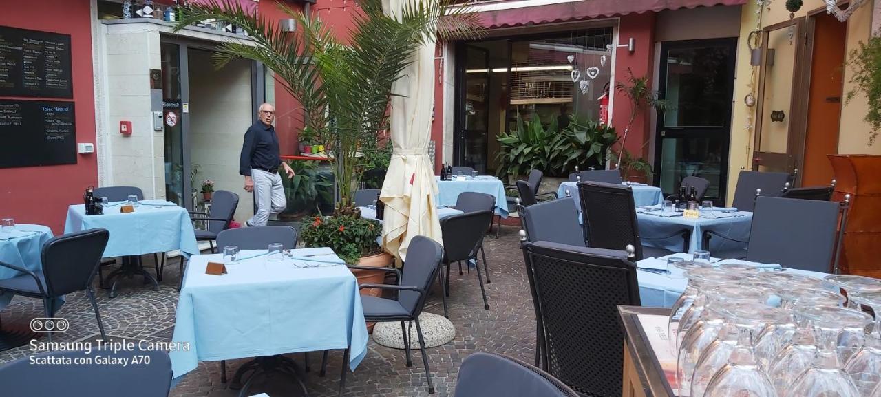 Hotel Danieli La Castellana Lago Di Garda Brenzone sul Garda Exteriör bild