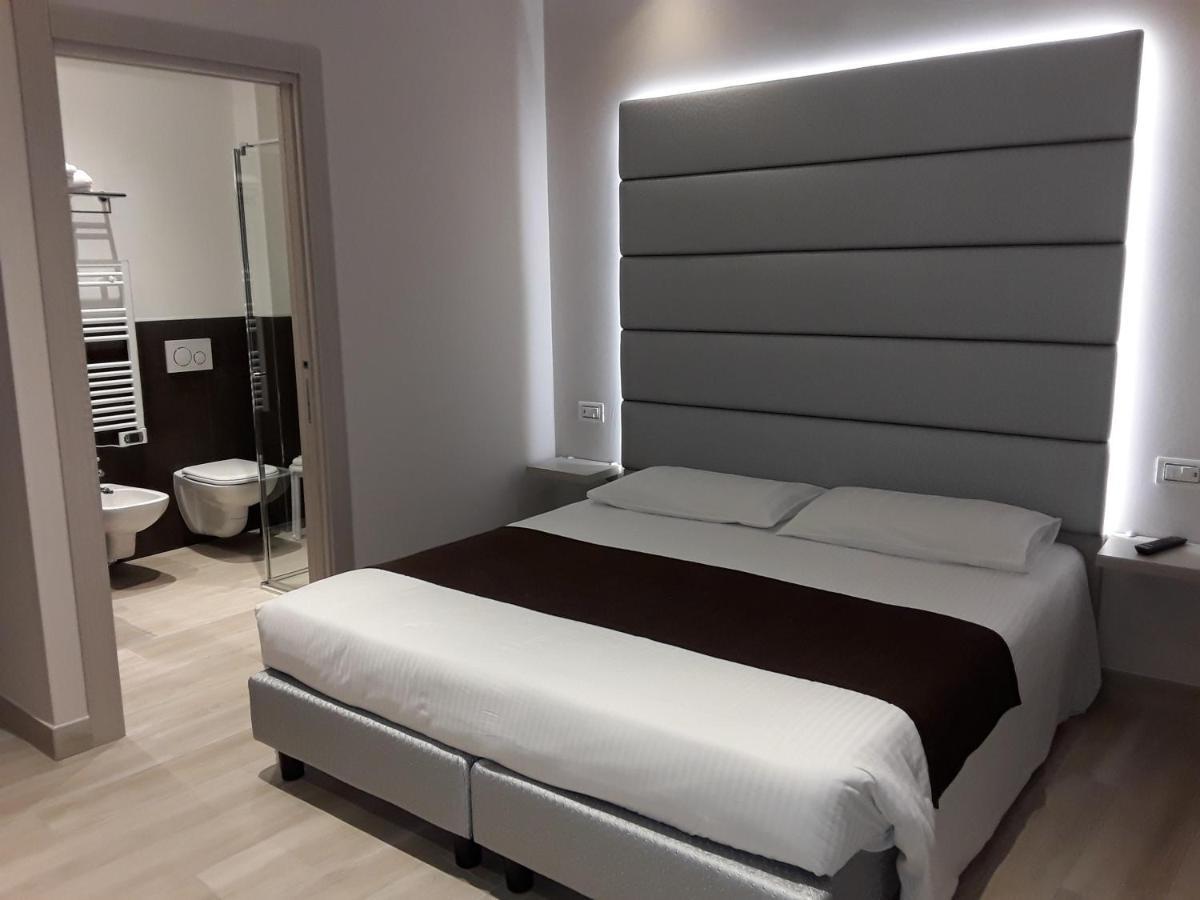Hotel Danieli La Castellana Lago Di Garda Brenzone sul Garda Exteriör bild