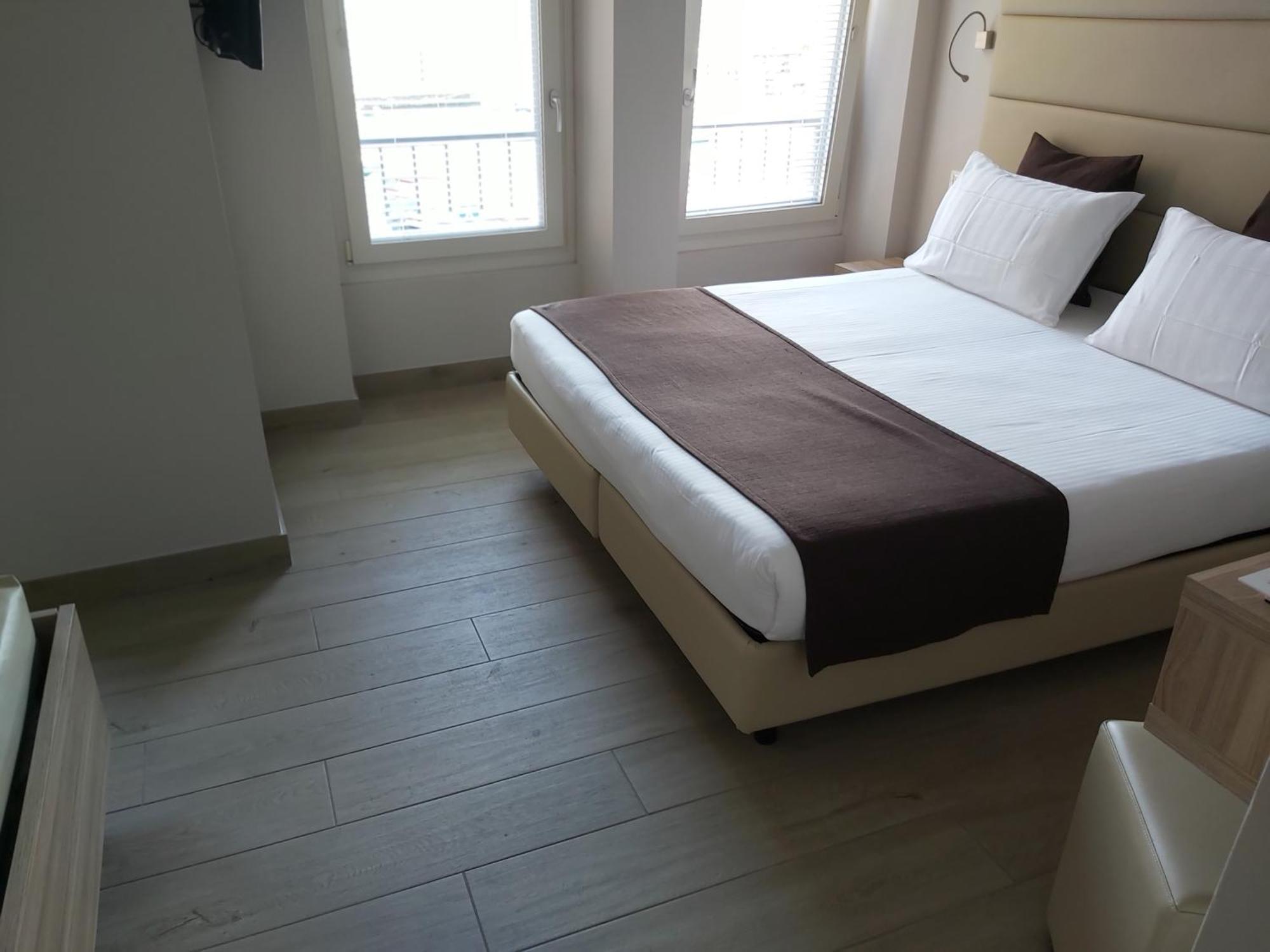 Hotel Danieli La Castellana Lago Di Garda Brenzone sul Garda Exteriör bild
