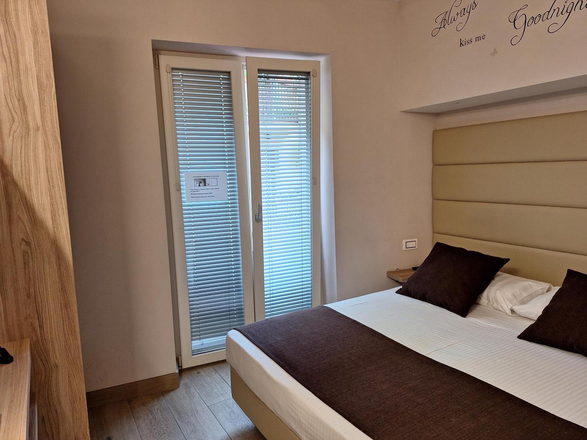 Hotel Danieli La Castellana Lago Di Garda Brenzone sul Garda Exteriör bild