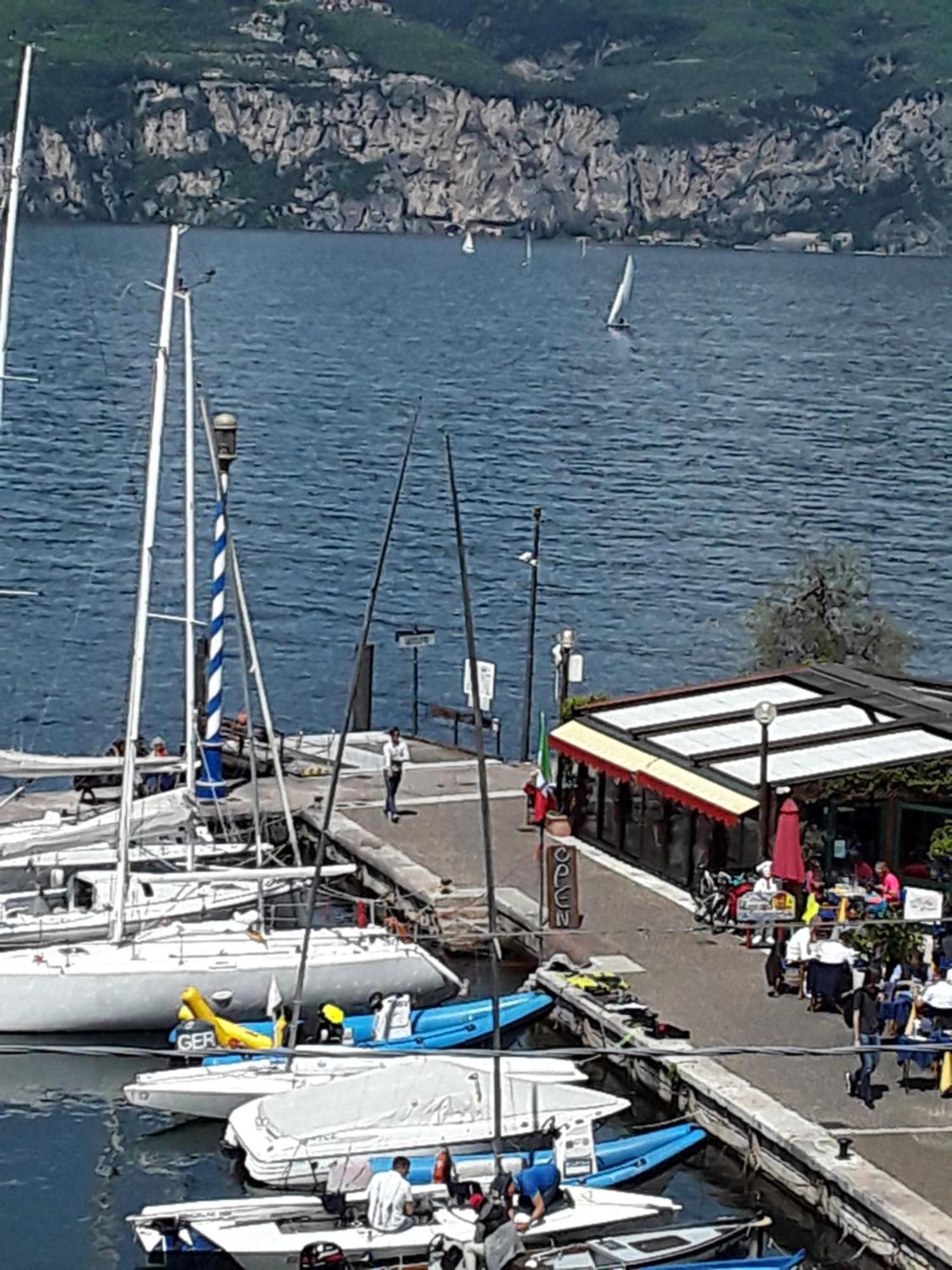 Hotel Danieli La Castellana Lago Di Garda Brenzone sul Garda Exteriör bild