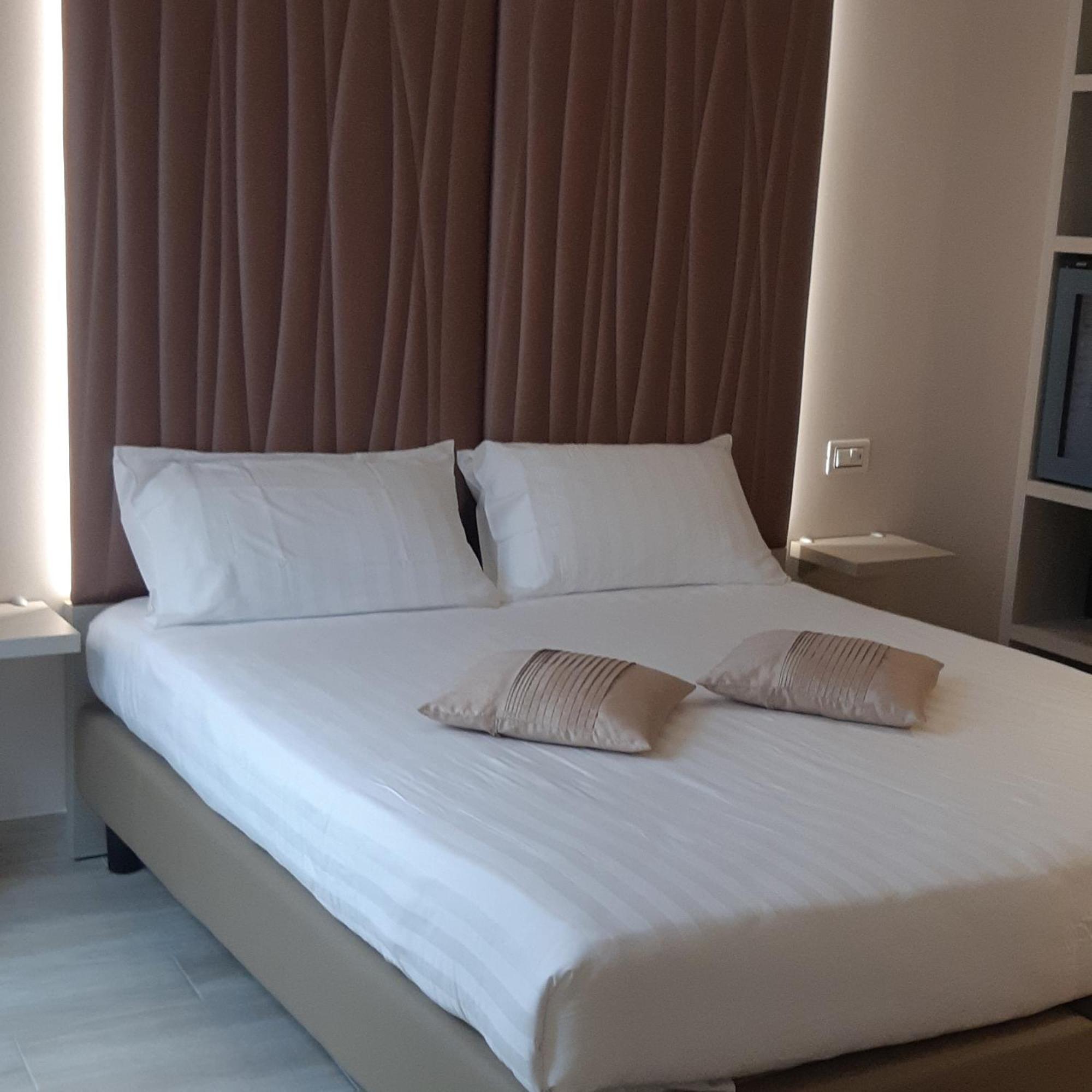 Hotel Danieli La Castellana Lago Di Garda Brenzone sul Garda Exteriör bild